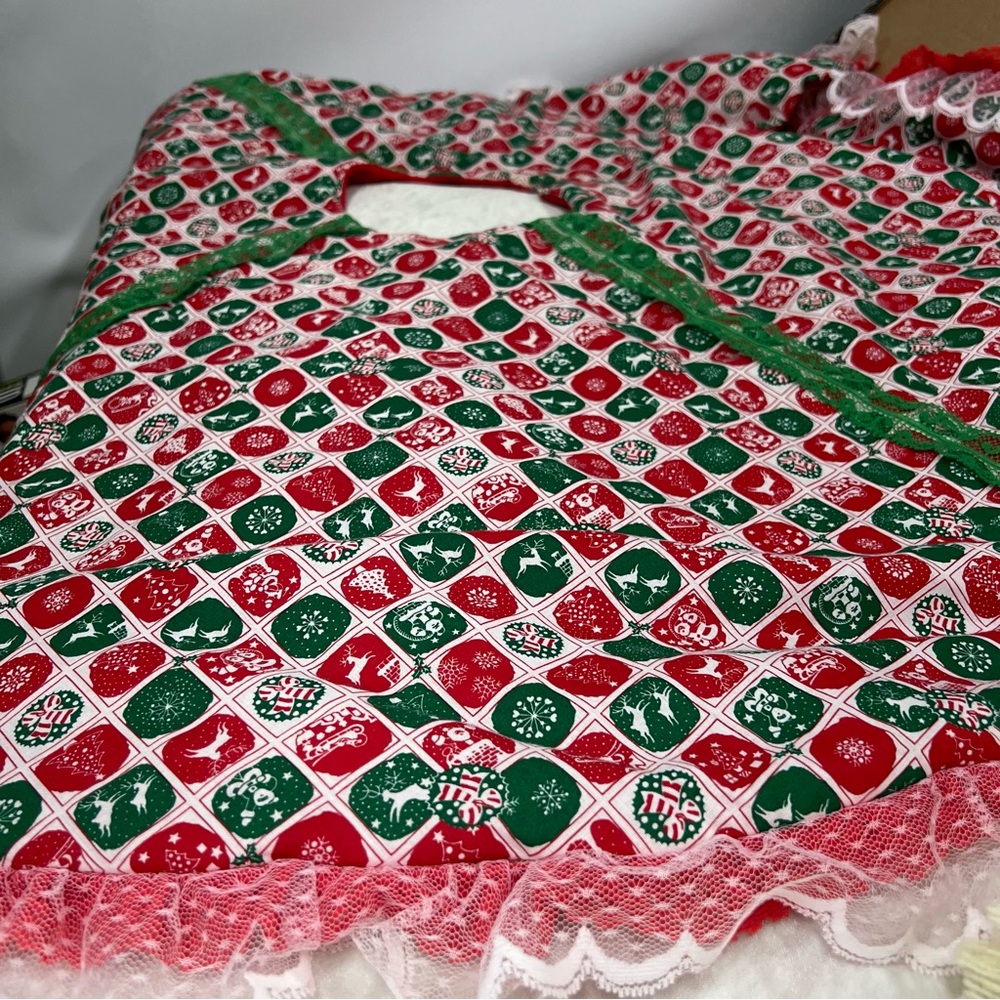 Vintage homemade Festive Christmas tree skirt Red White Green Holiday lace